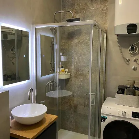 Zeus Apartment